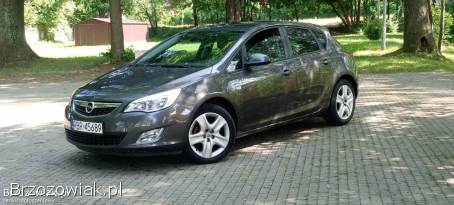 Opel Astra J 2011