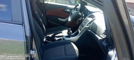 Opel Astra J 2011