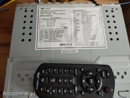 Radio samochodowe z wysuwanym panelem dotykowym