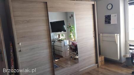 Szafa trzydrzwiowa z lustrem