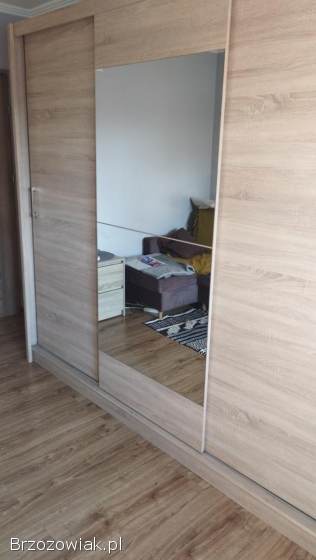 Szafa trzydrzwiowa z lustrem