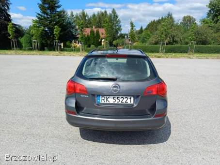Opel Astra J Sports Tourer  2011