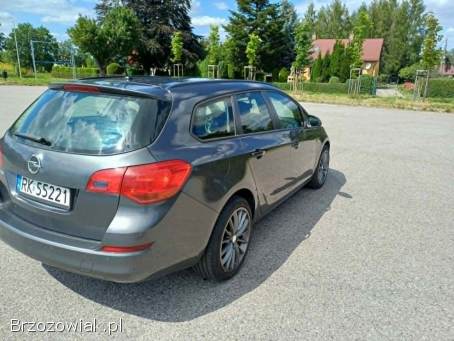 Opel Astra J Sports Tourer  2011