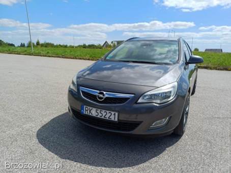 Opel Astra J Sports Tourer  2011