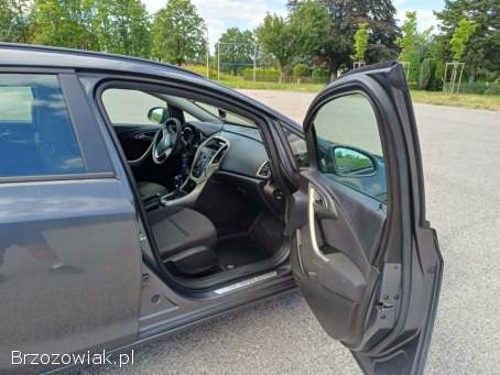 Opel Astra J Sports Tourer  2011