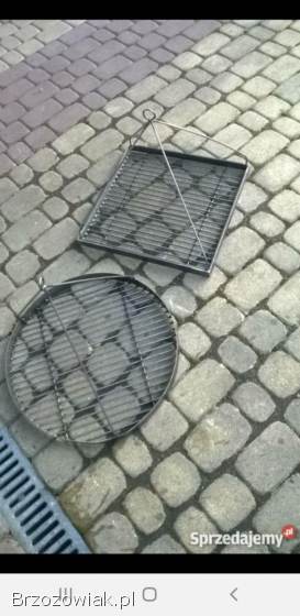 Grill wiszący na róże giętej