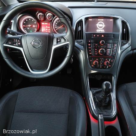 Opel Astra J Sports Tourer  2013