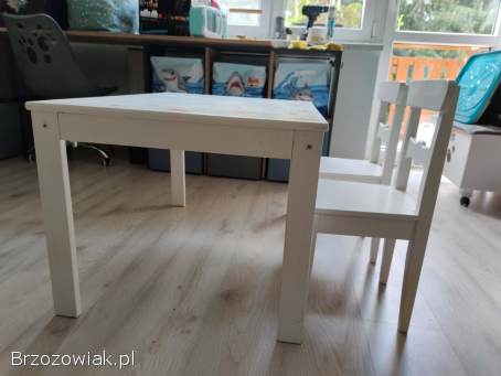 Stolik dziecięcy i krzesełka