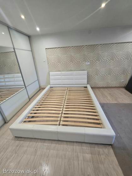 Łóżko z białej skóry pod materac 160x200