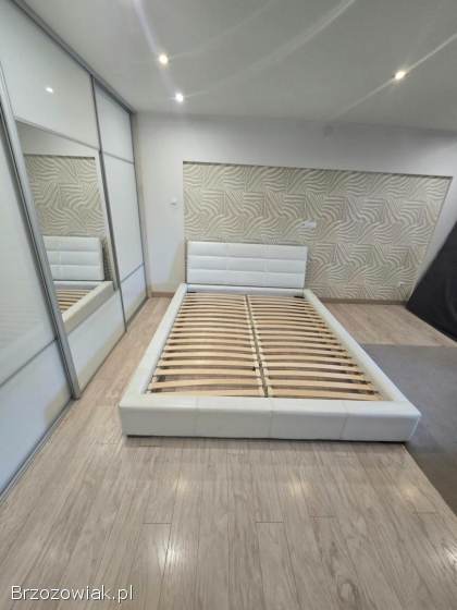 Łóżko z białej skóry pod materac 160x200