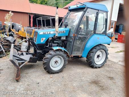 Ciągnik Pronar MTZ 320A z pługiem do śniegu