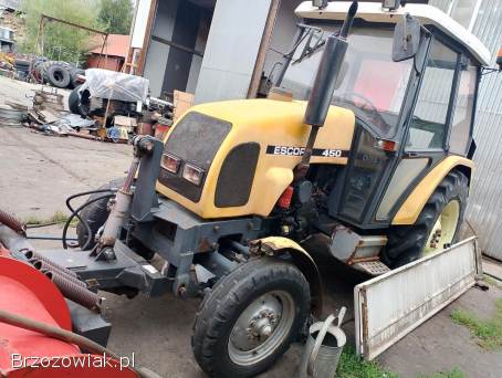 Ciągnik Escort 450 z pługiem do śniegu