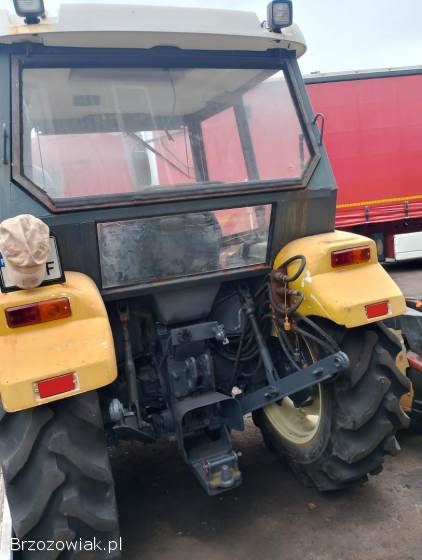 Ciągnik Escort 450 z pługiem do śniegu