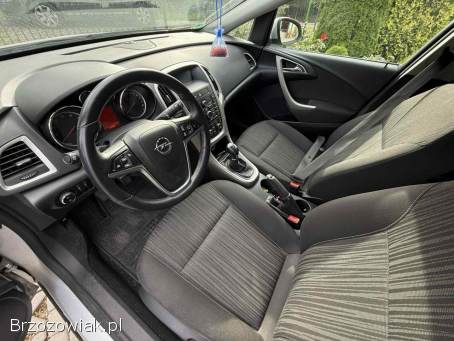 Opel Astra J 2011