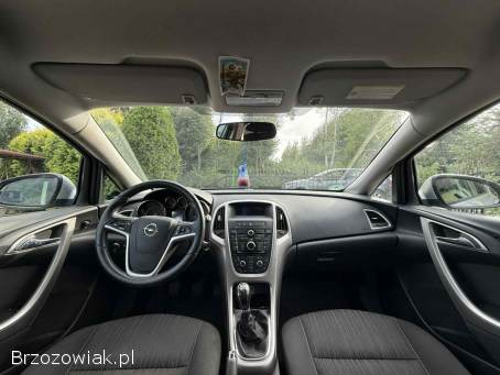 Opel Astra J 2011