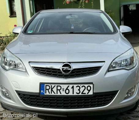 Opel Astra J 2011