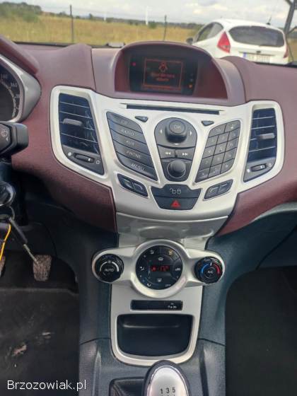 Ford Fiesta 1.  6 Benzyna  2009