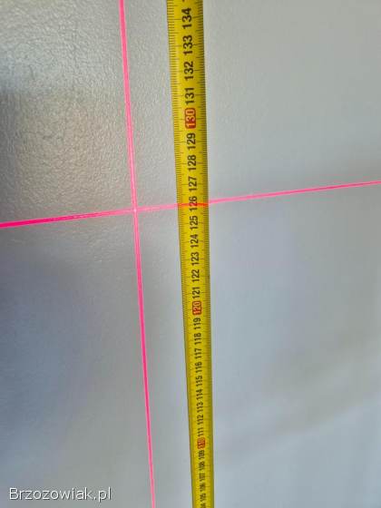 Laser krzyżowy ze statywem i walizką