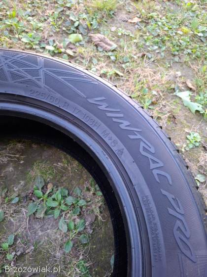 225/60R17 Opony zimowe Vredestein