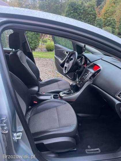 Opel Astra J 2010